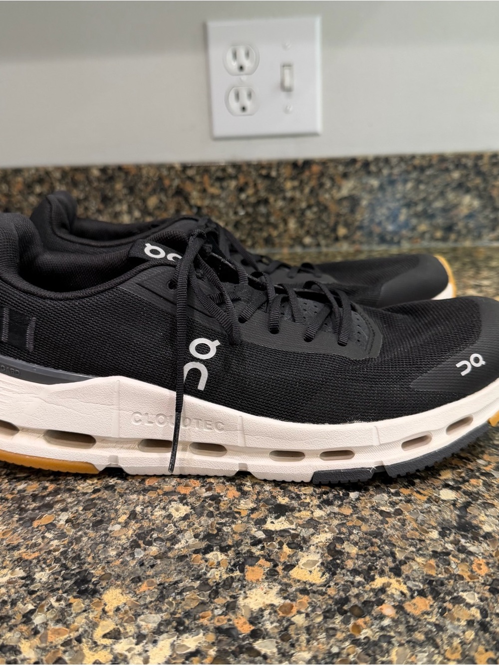 On Running ladies  Black Cloudtec Lightweight Running Shoes size 9